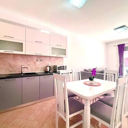 Апартаменты Promenade's Family Flat Влёра