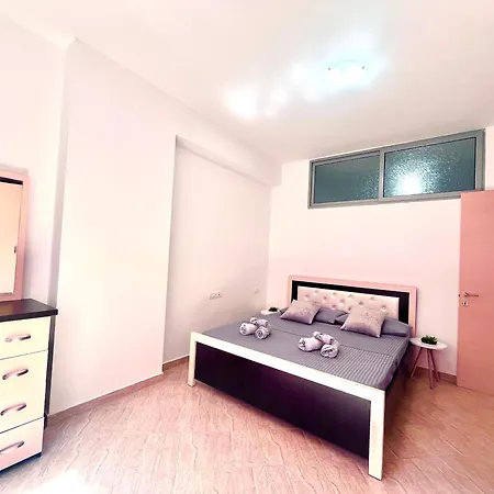 Promenade's Family Flat Влёра